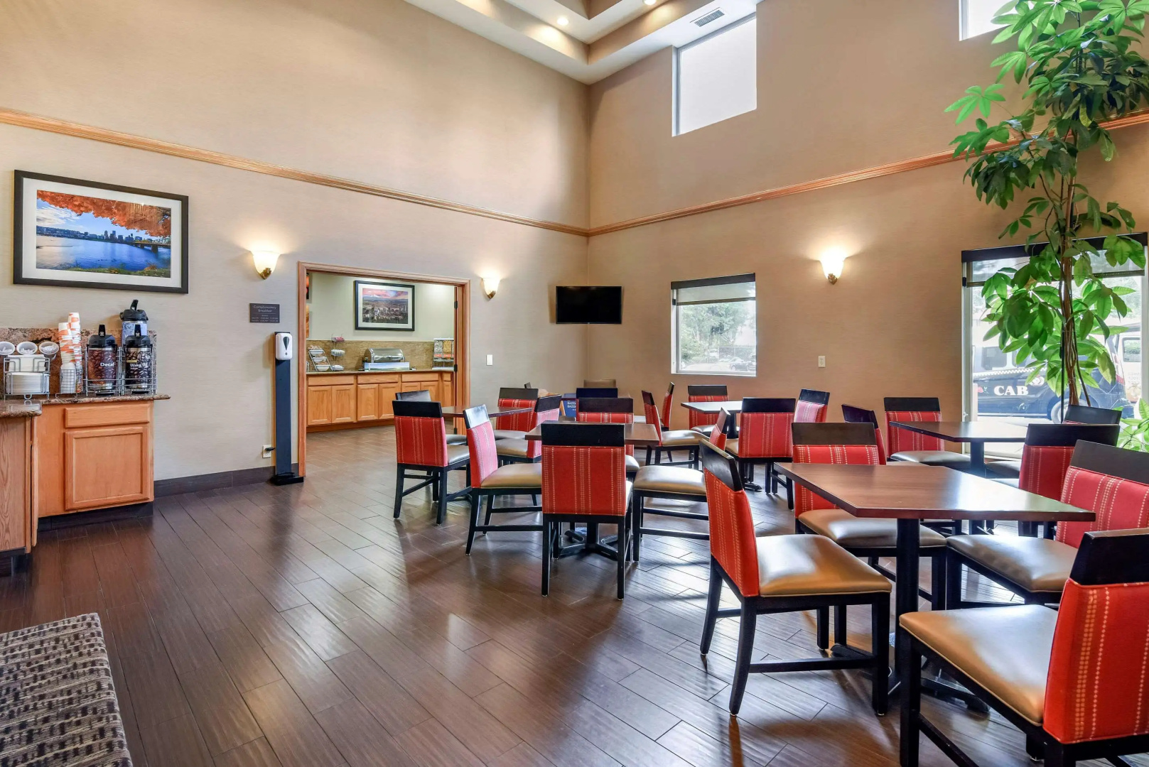 Photo - Comfort Suites Portland Airport