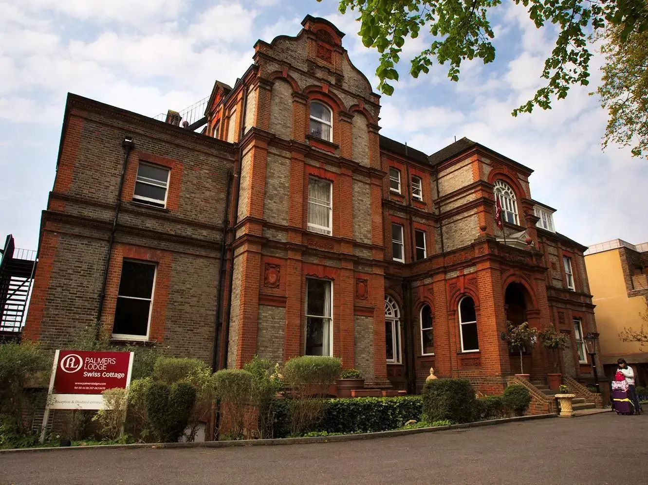 Photo - Palmers Lodge Swiss Cottage