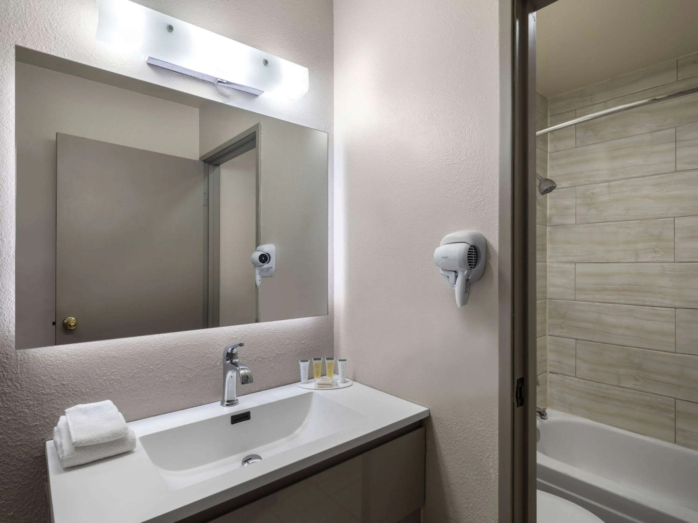 Photo - Days Inn by Wyndham Las Vegas Airport Near the Strip