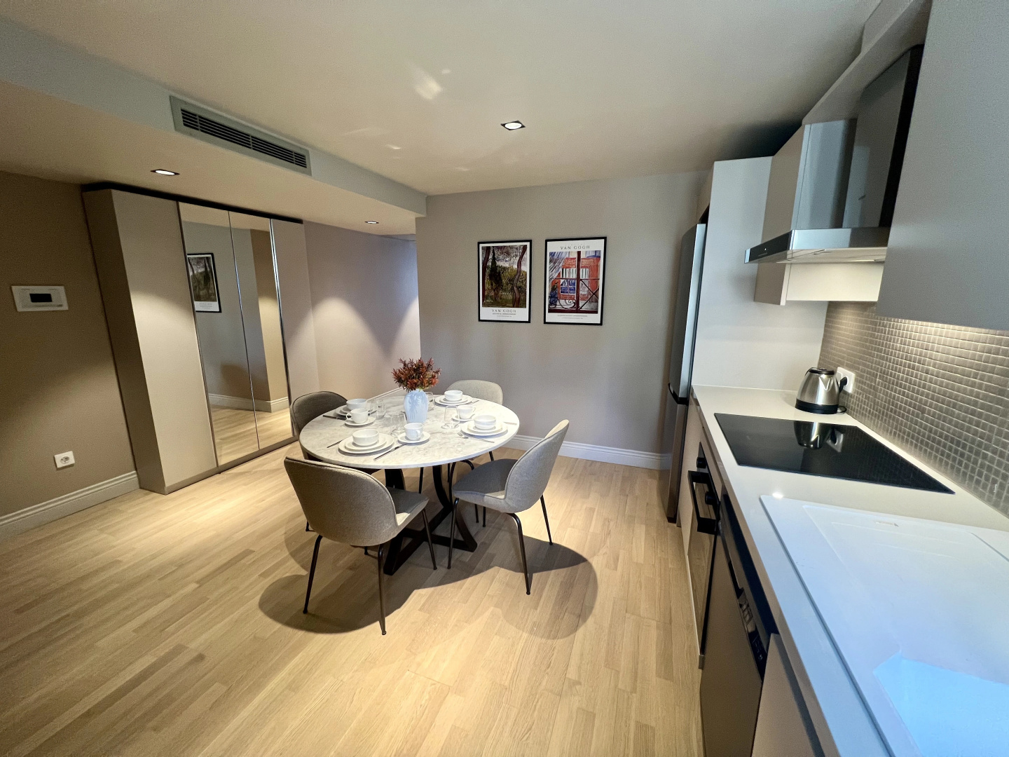 Photo - Weingart Suites Hotel