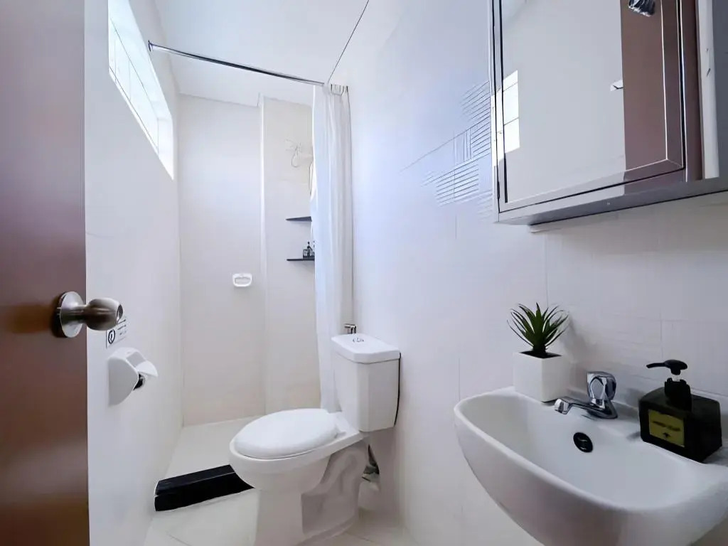 Photo - Townhouse OAK Metro Manila Near Osmena Highway PNR Pasay formerly Avitel Hotel