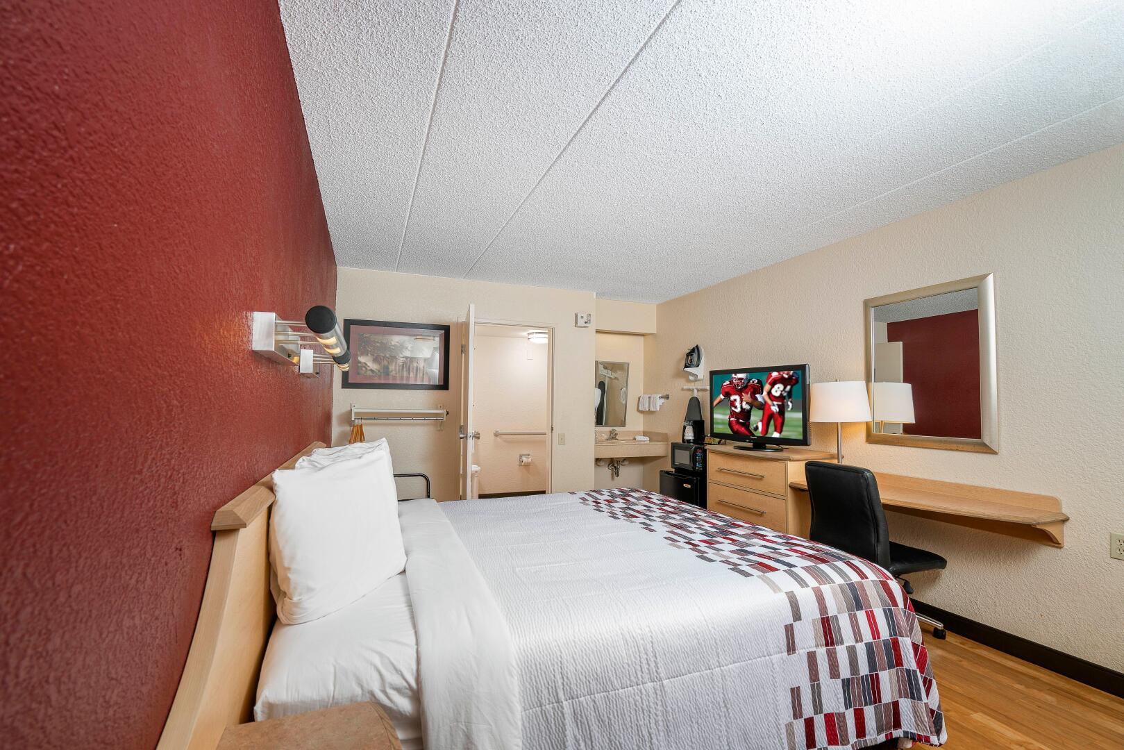 Photo - Red Roof Inn Syracuse