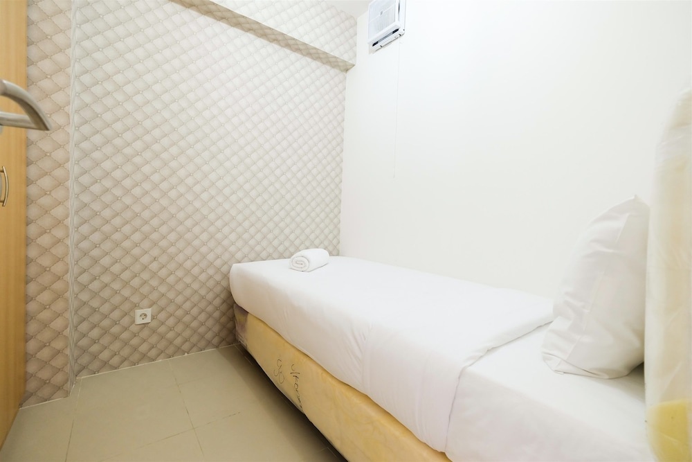 Cozy 2BR Bassura City Apartment with City View