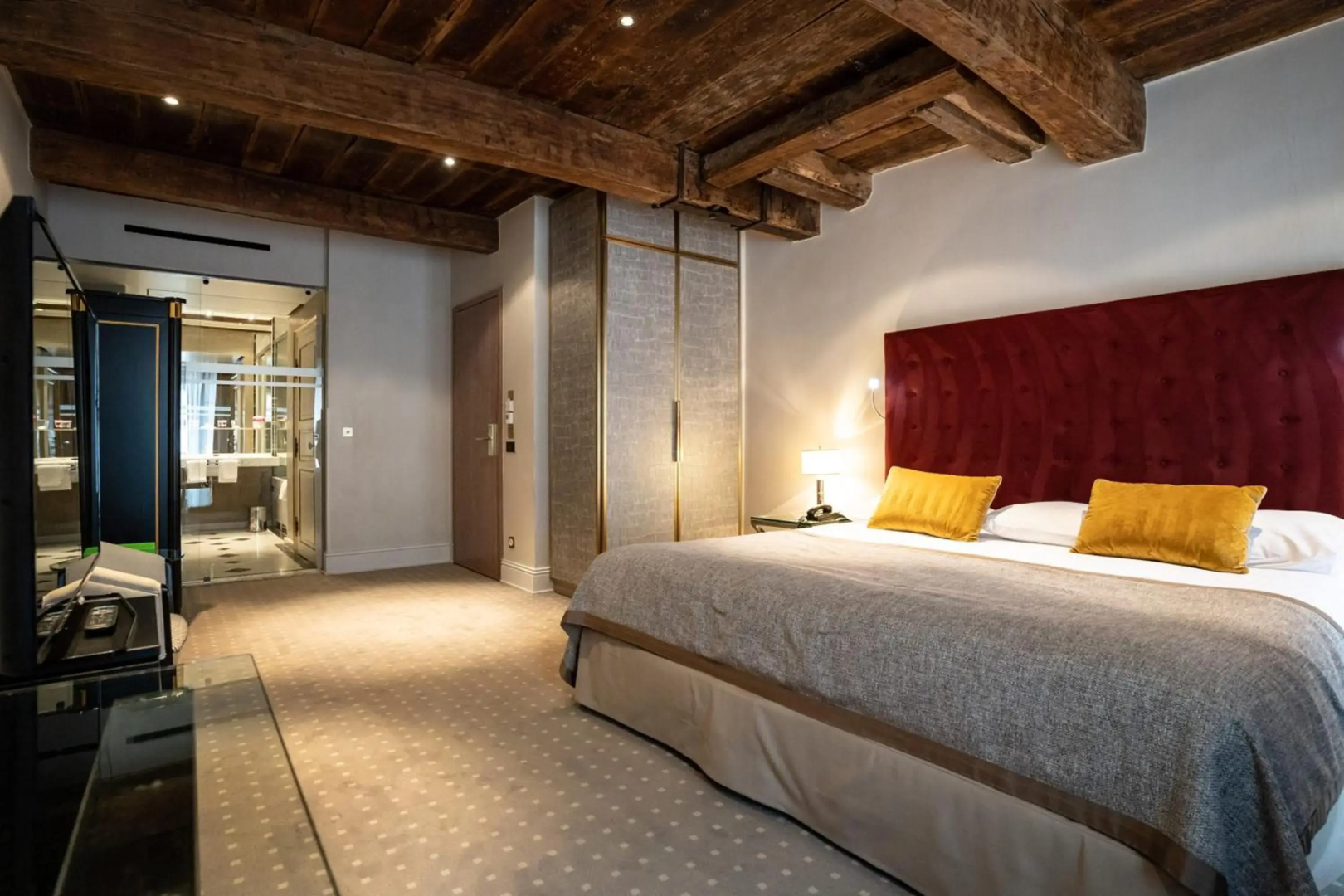 Photo - Hotel Le Place d'Armes - Relais & Châteaux