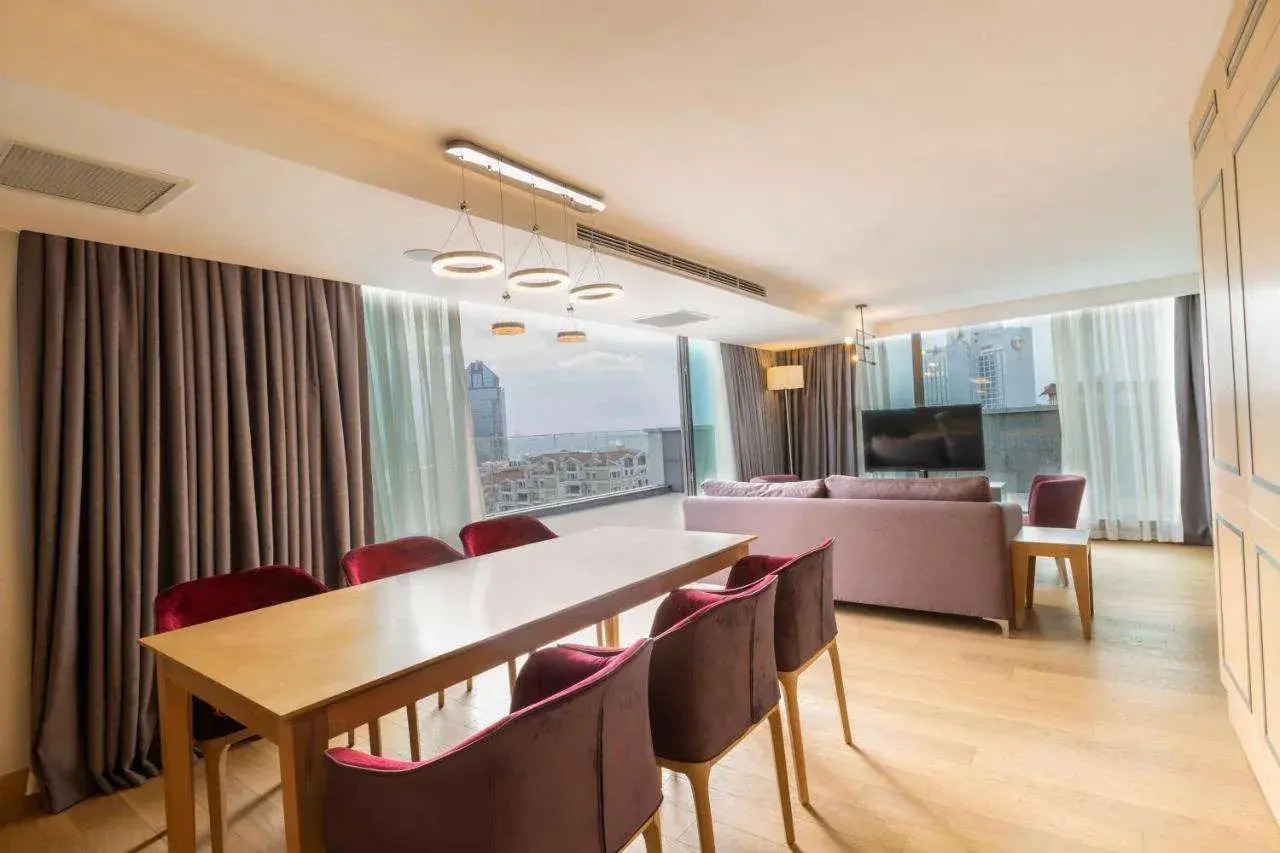 Photo - Radisson Hotel Istanbul Harbiye