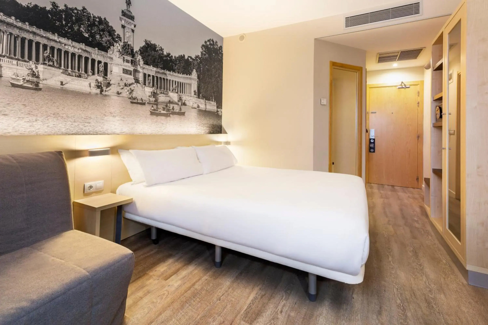 Photo - B&B Madrid Aeropuerto T1 T2 T3