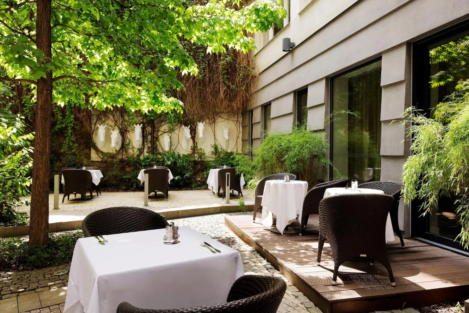 Photo - Three Crowns Hotel