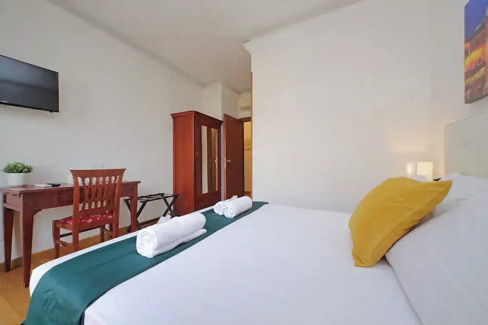 Photo - Romulus Rooms by Hostand