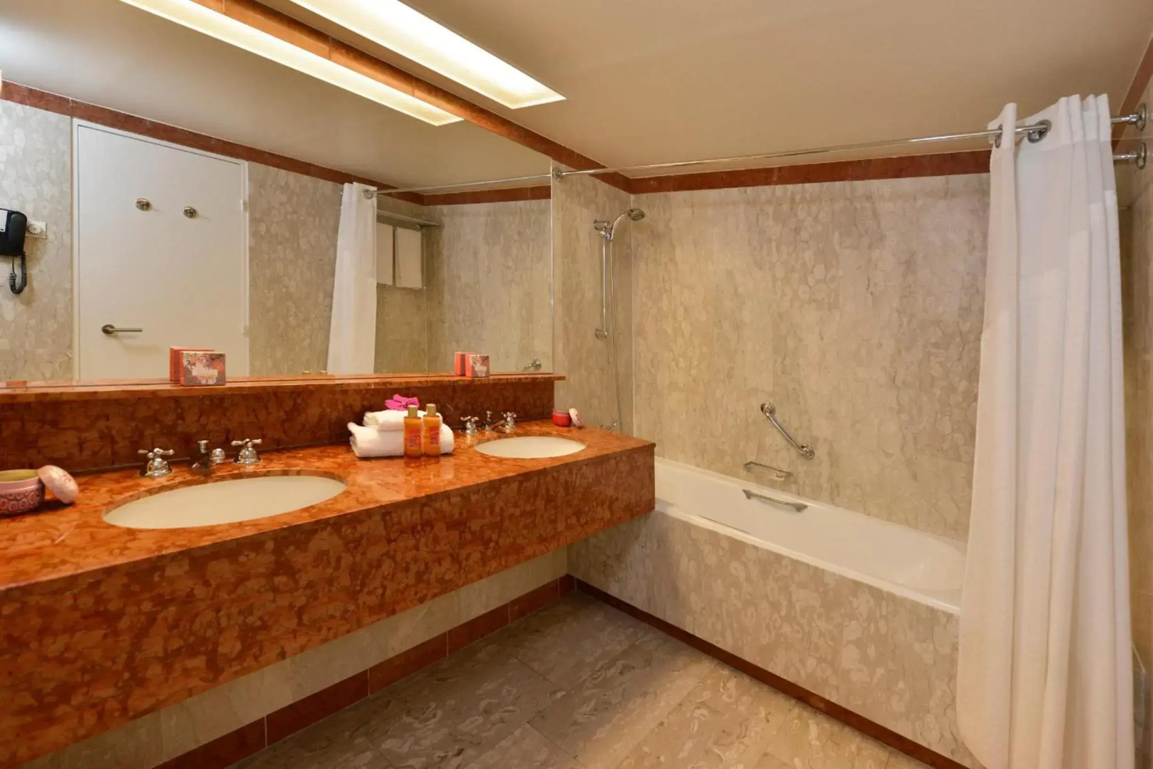 Photo - Shakespeare Hotel