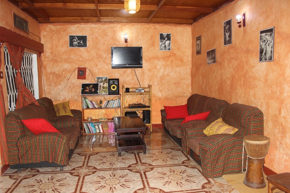 Room in B&B - Amahoro Guest House - 6-bed Mixed Dormitory Room no1