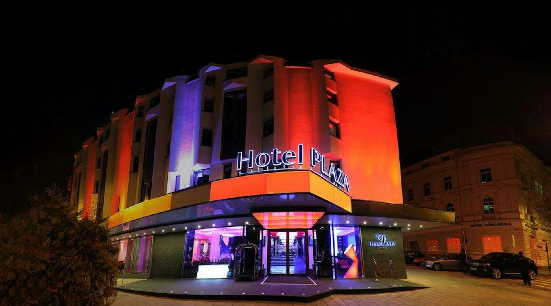Photo - Plaza V