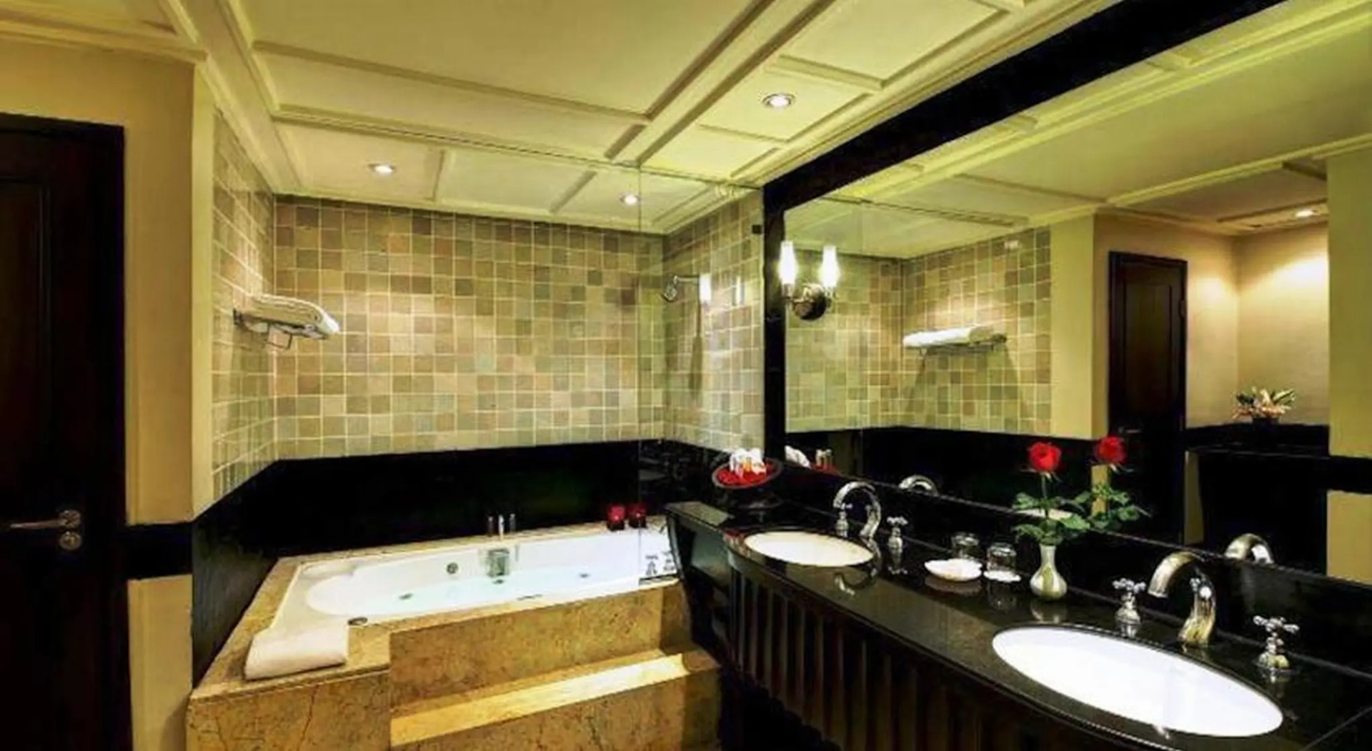 Photo - Radisson Hotel Chateau de Bangkok