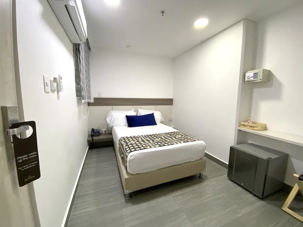 Photo - Seven Inn Hotel
