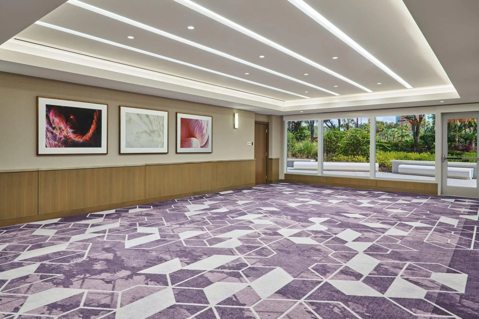 Photo - Walt Disney World Swan