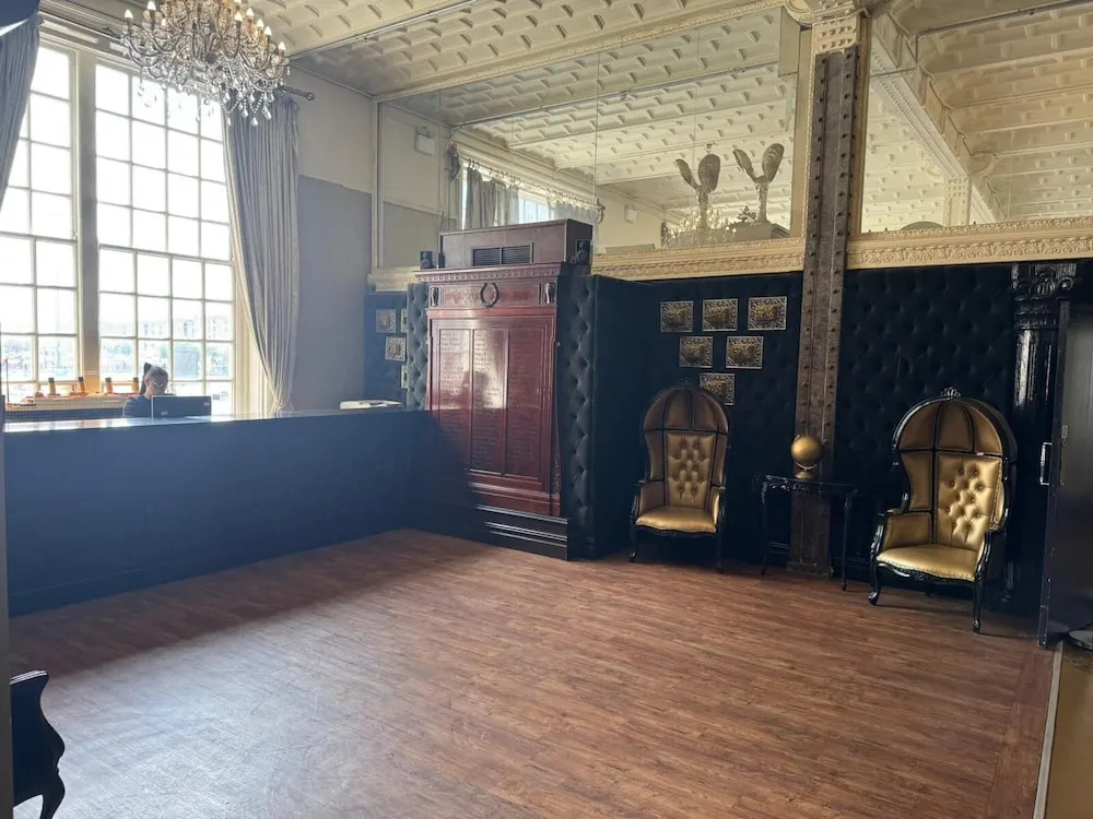 Photo - White Star Line Hotel