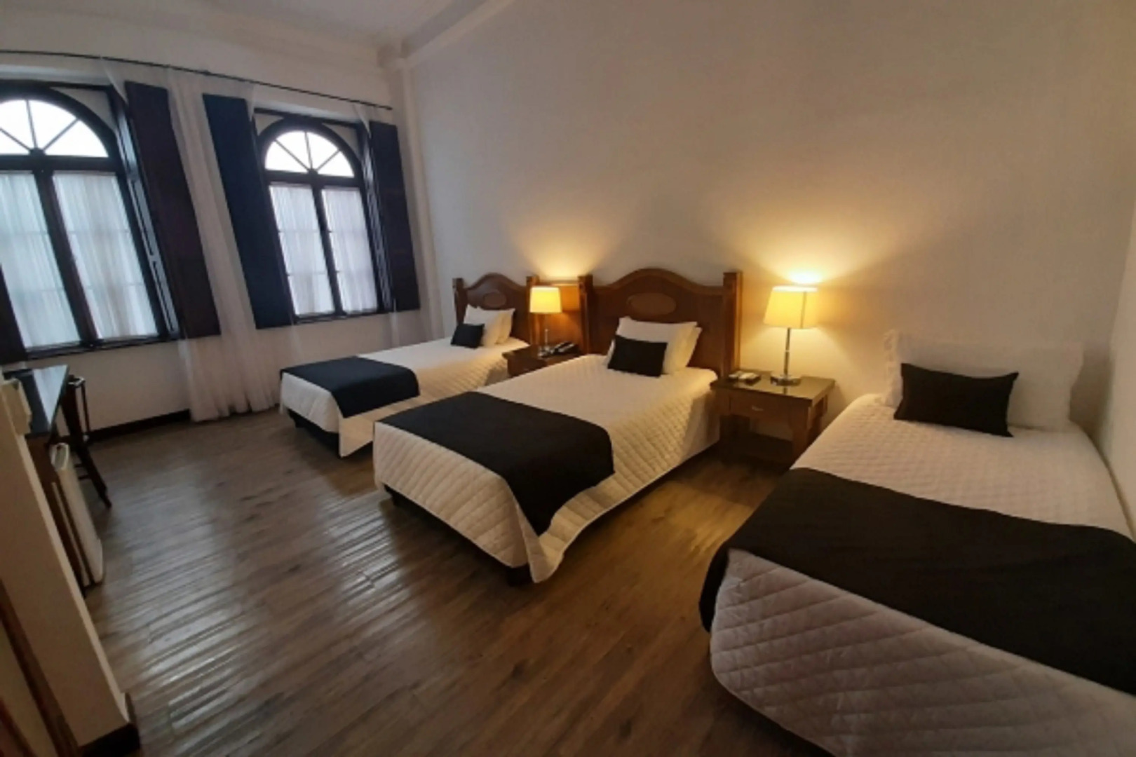 Photo - Johnscher by SJ - San Juan Curitiba