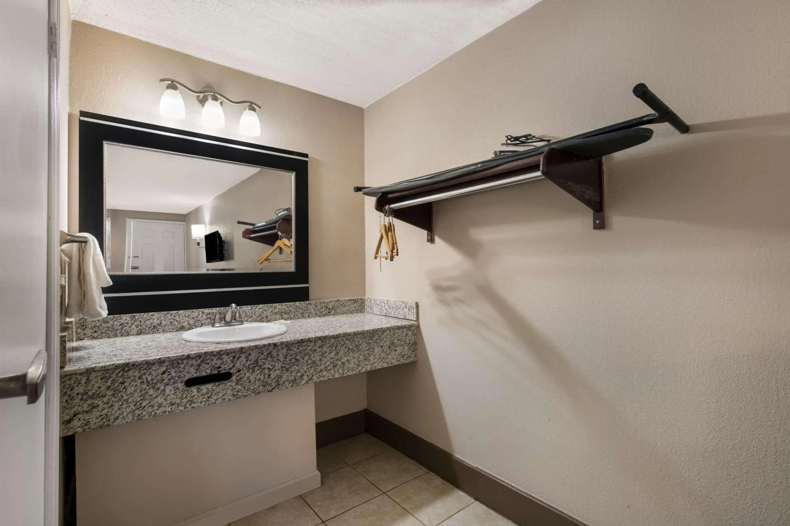 Photo - Rodeway Inn Charlotte Airport Area