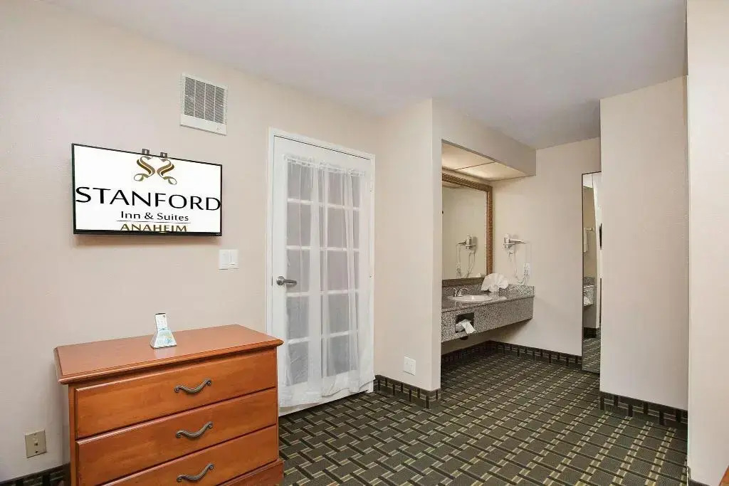 Photo - Stanford Inn & Suites Anaheim