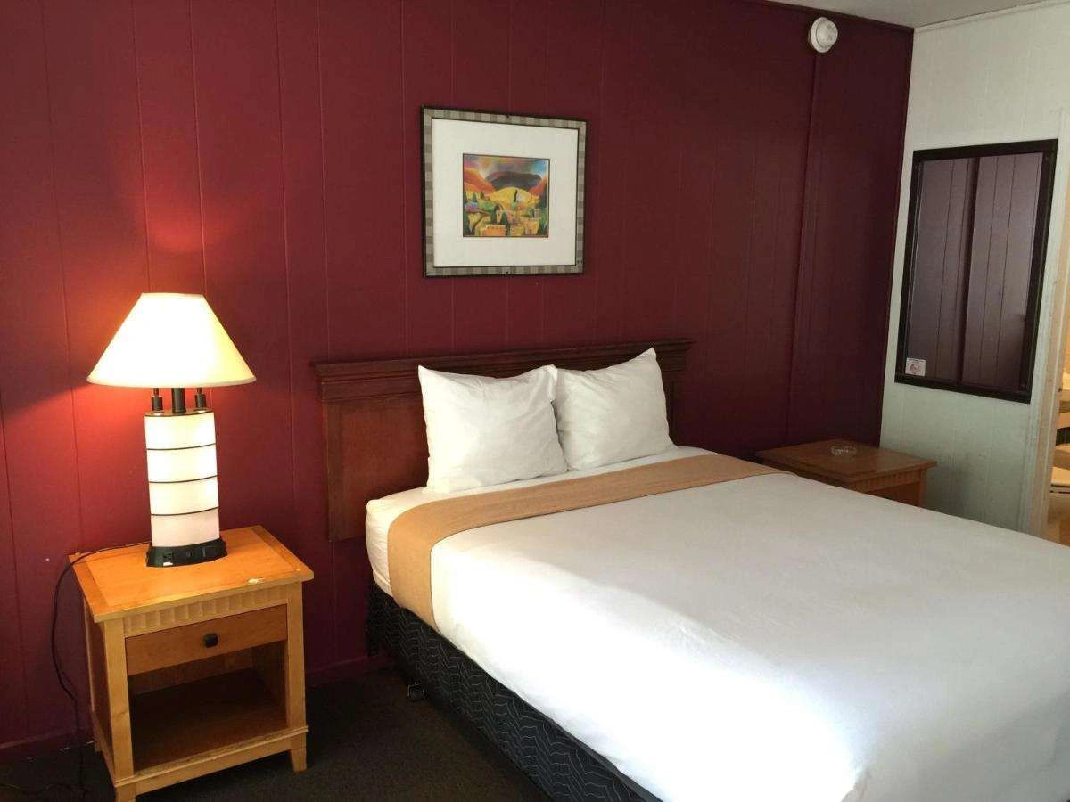 Photo - Holiday Lodge