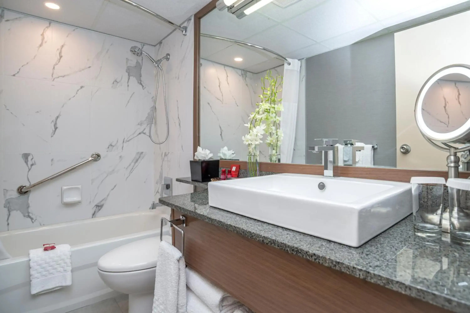 Photo - Best Western Premier Chateau Granville Hotel & Suites & Conference Centre