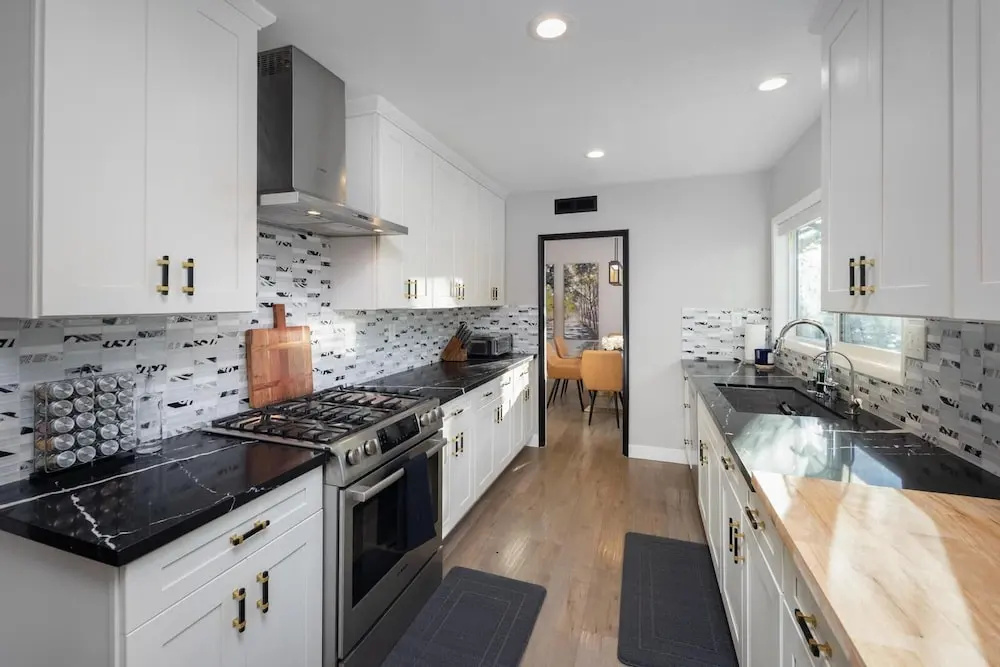 Photo - Hidden Valley Pl - 90210 Villa With Canyon Views and a Large Private Backyard
