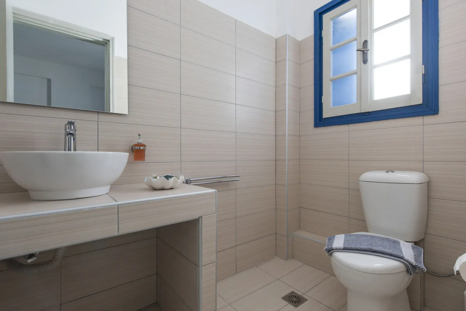 Foto - Thira's Dolphin