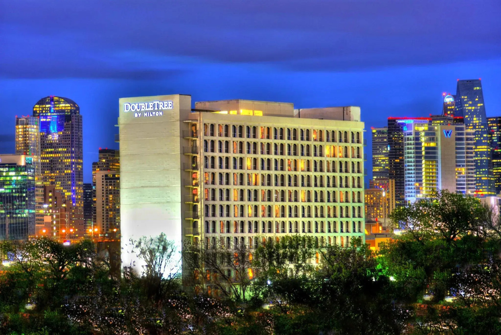 Foto - DoubleTree by Hilton Dallas Market Center