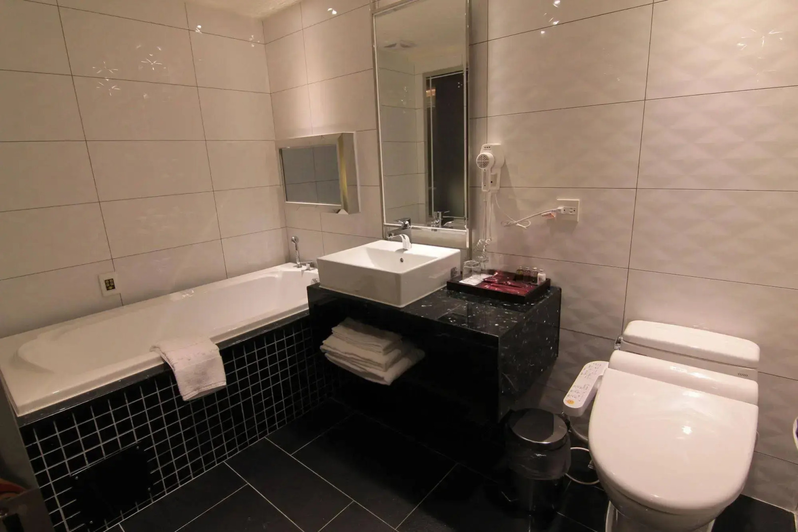 Photo - V-one Vogue Hotel