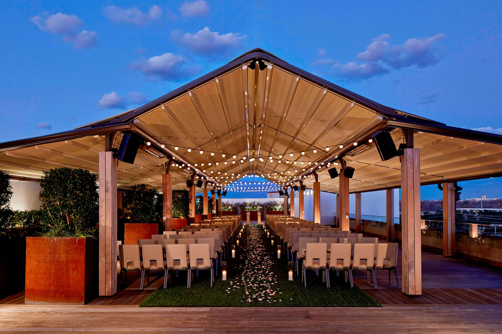 Photo - Renaissance Dallas Hotel