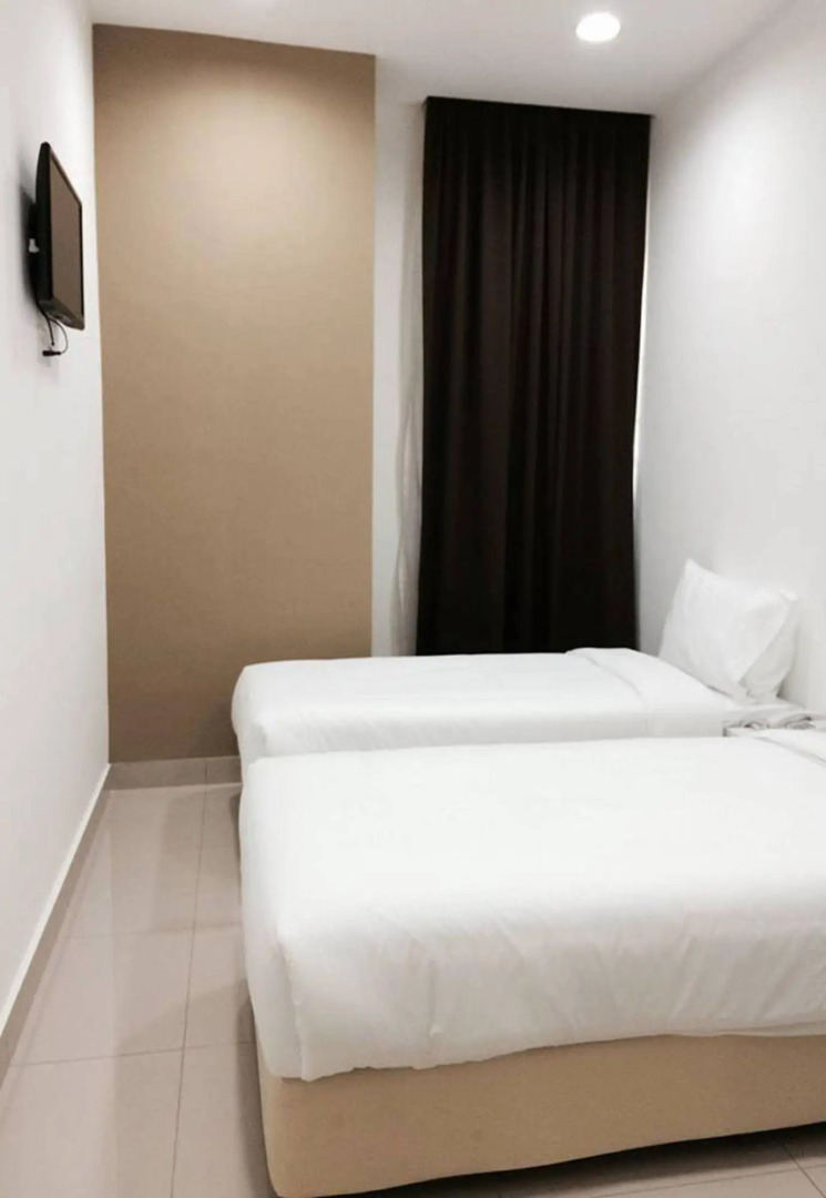 Photo - YY48 Hotel 2 Mins Walk From Masjid Jamek LRT Station
