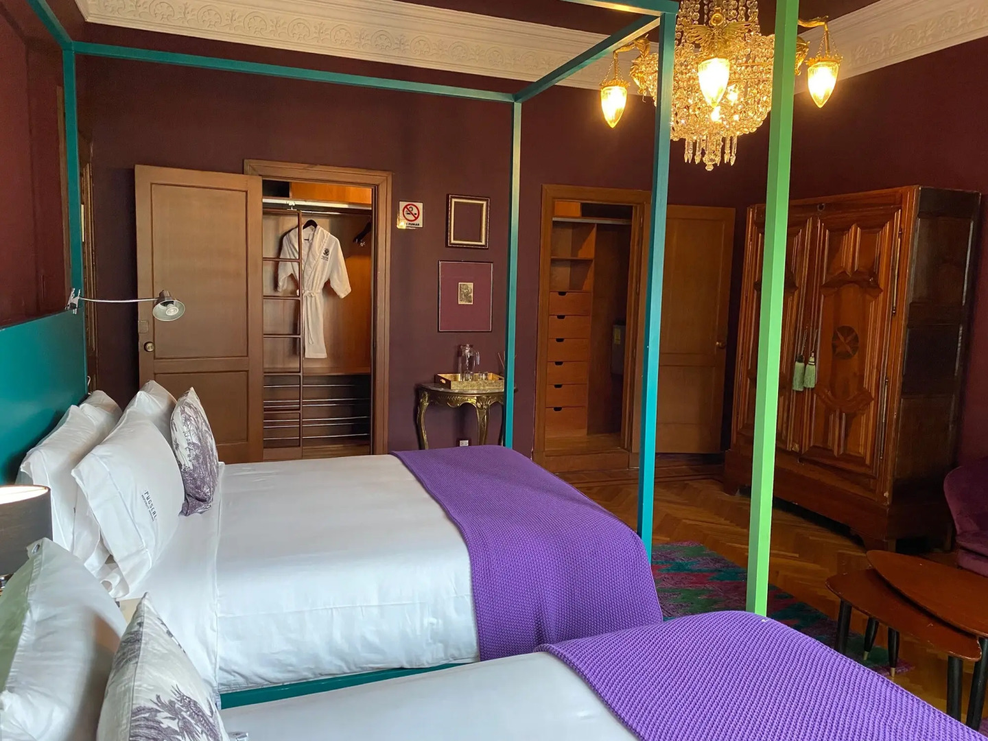 Photo - Pug Seal Polanco Anatole France