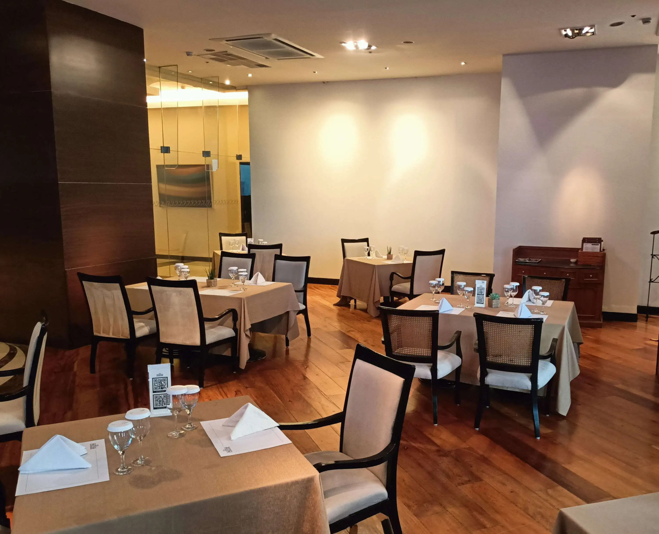 Photo - Discovery Suites Manila, Philippines