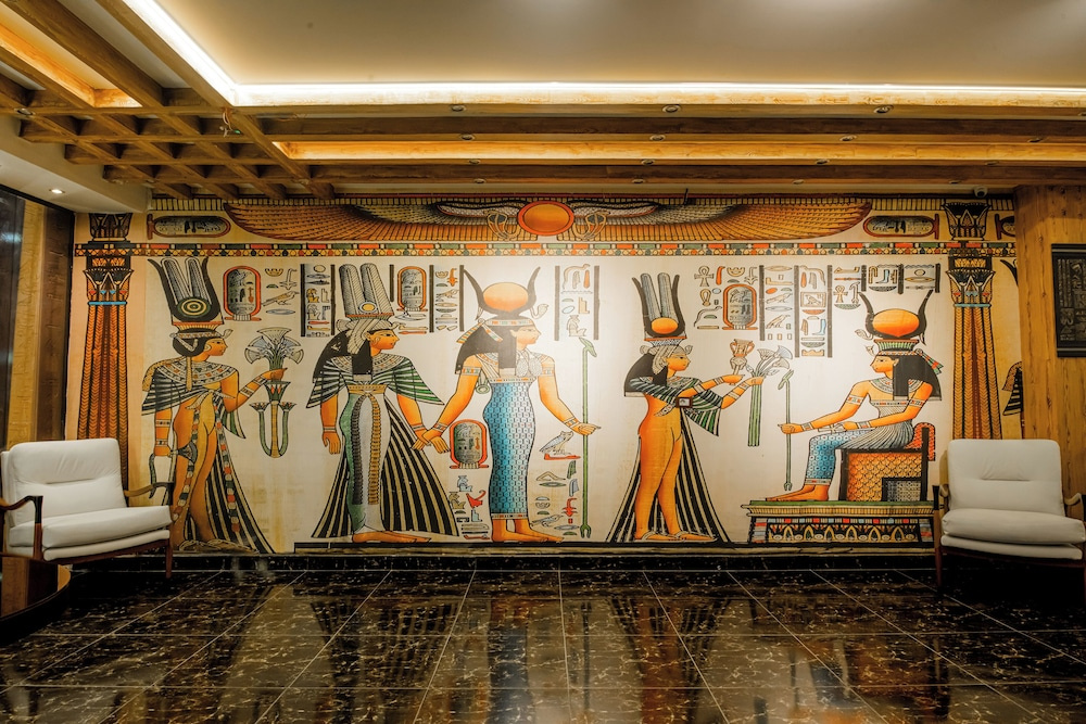 Photo - Superior Pyramids INN