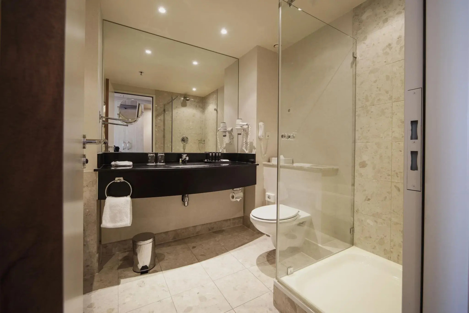 Photo - Rotterdam Marriott Hotel