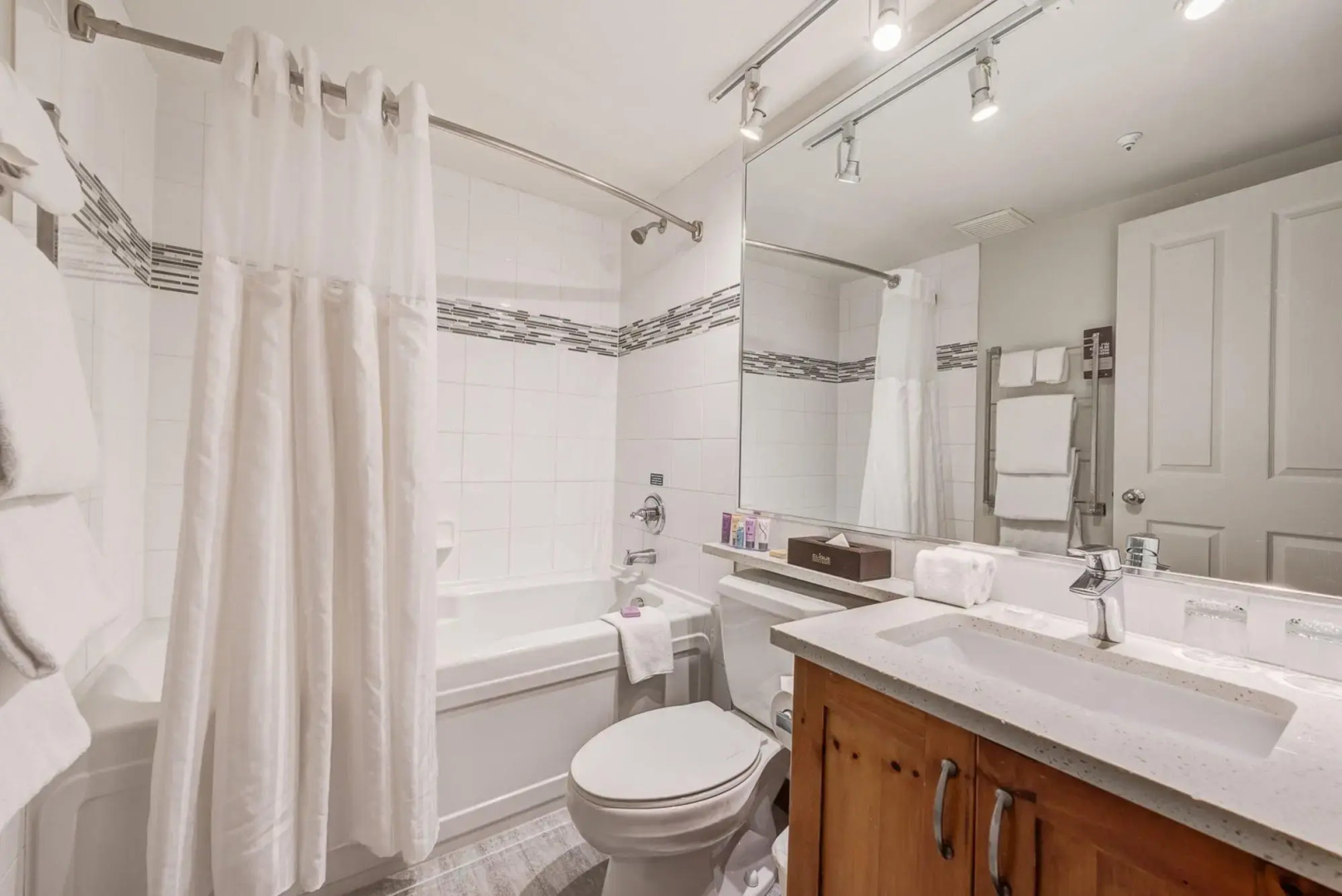 Foto - Blackcomb Springs Suites by CLIQUE