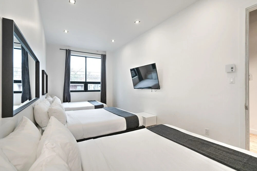 Photo - LiV MTL Plaza