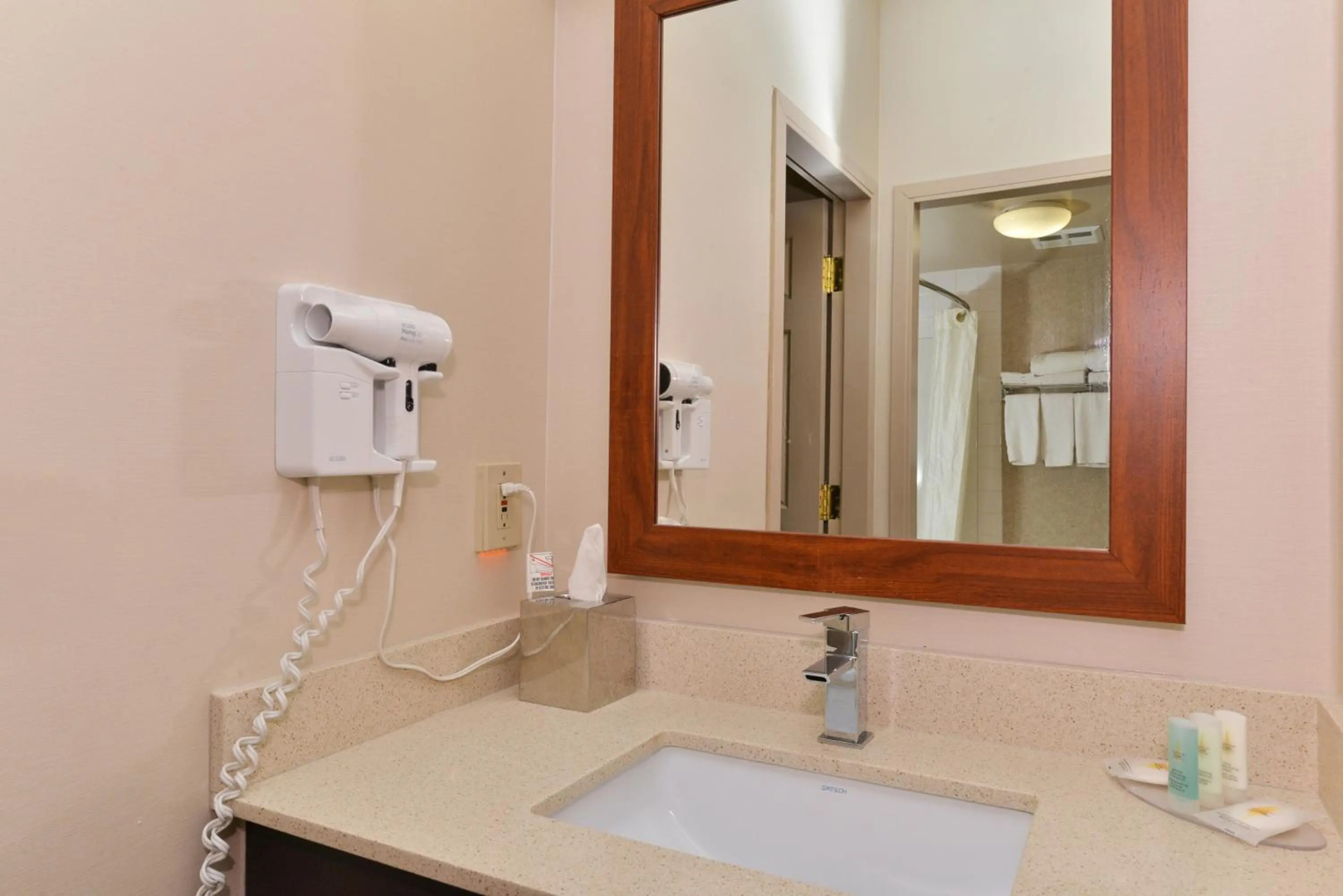 Foto - Comfort Inn & Suites Airport South