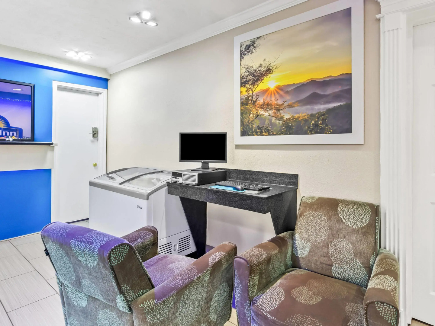 Photo - Days Inn by Wyndham Houston East
