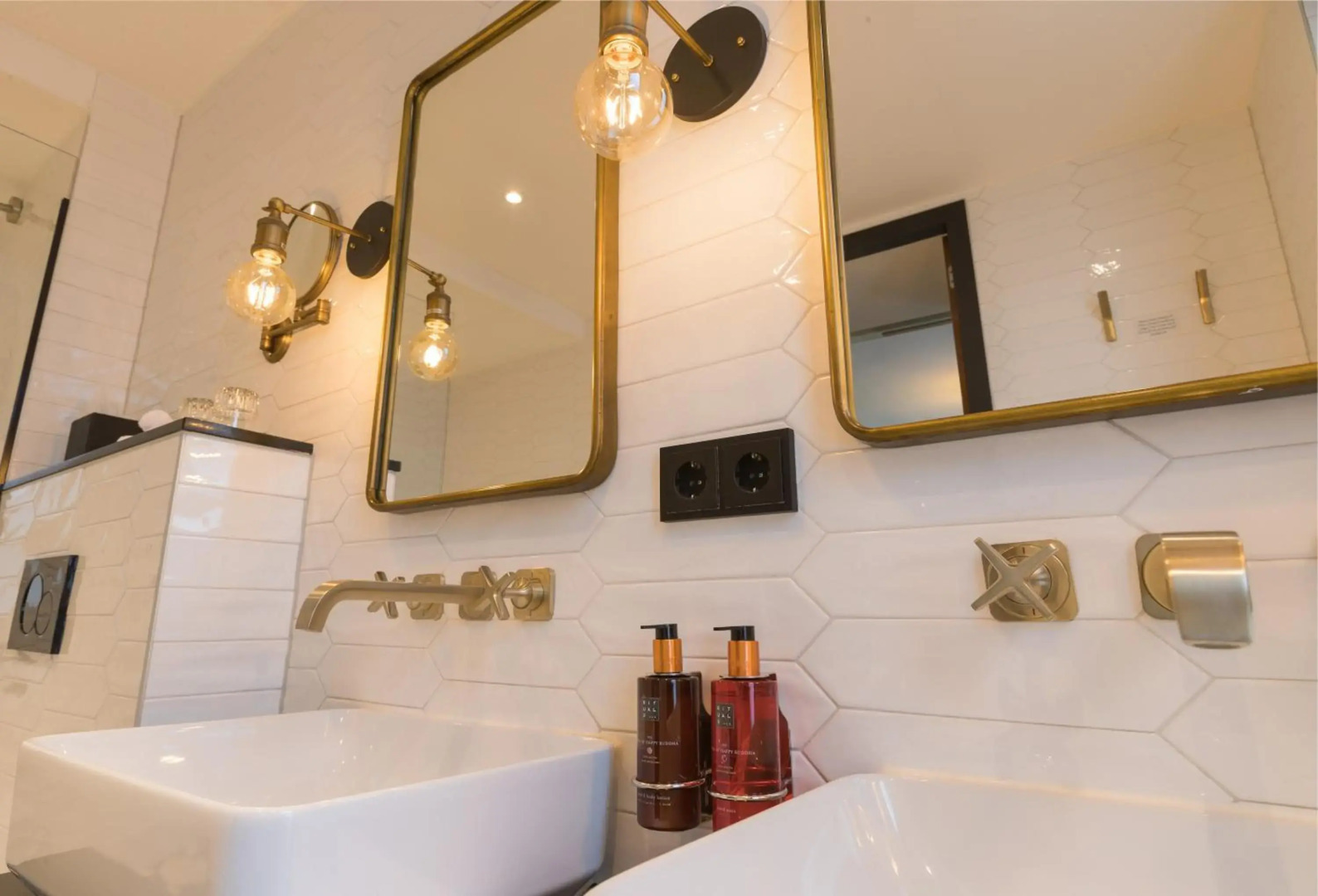 Photo - The Hendrick's Hotel