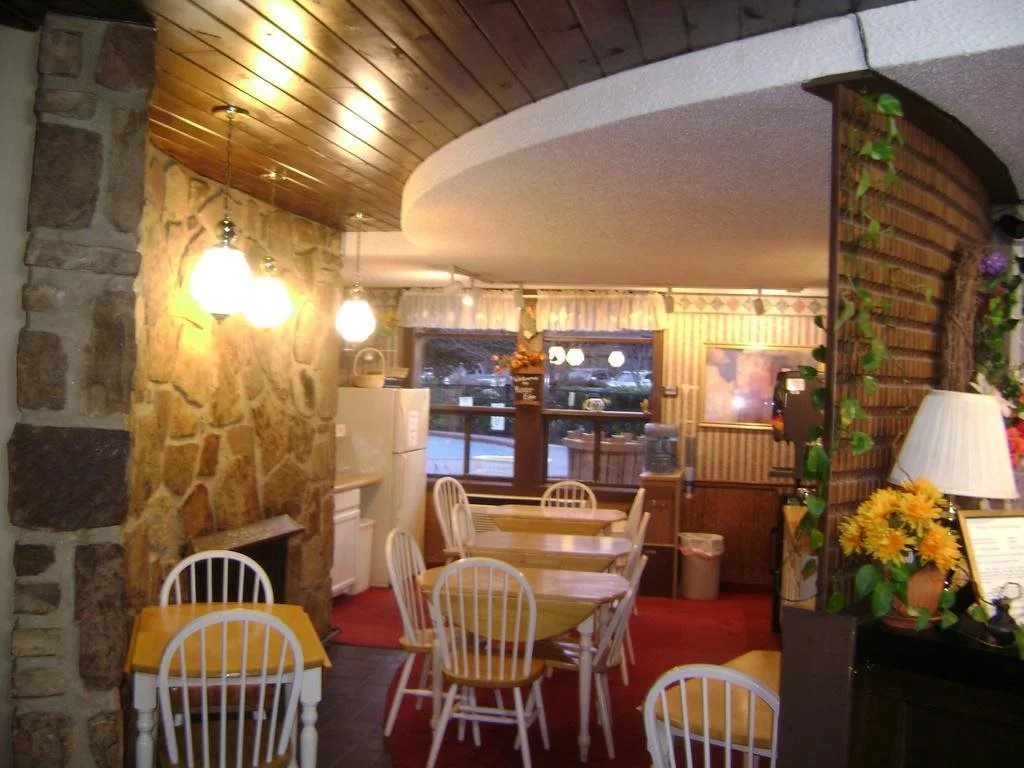 Photo - River Edge Inn