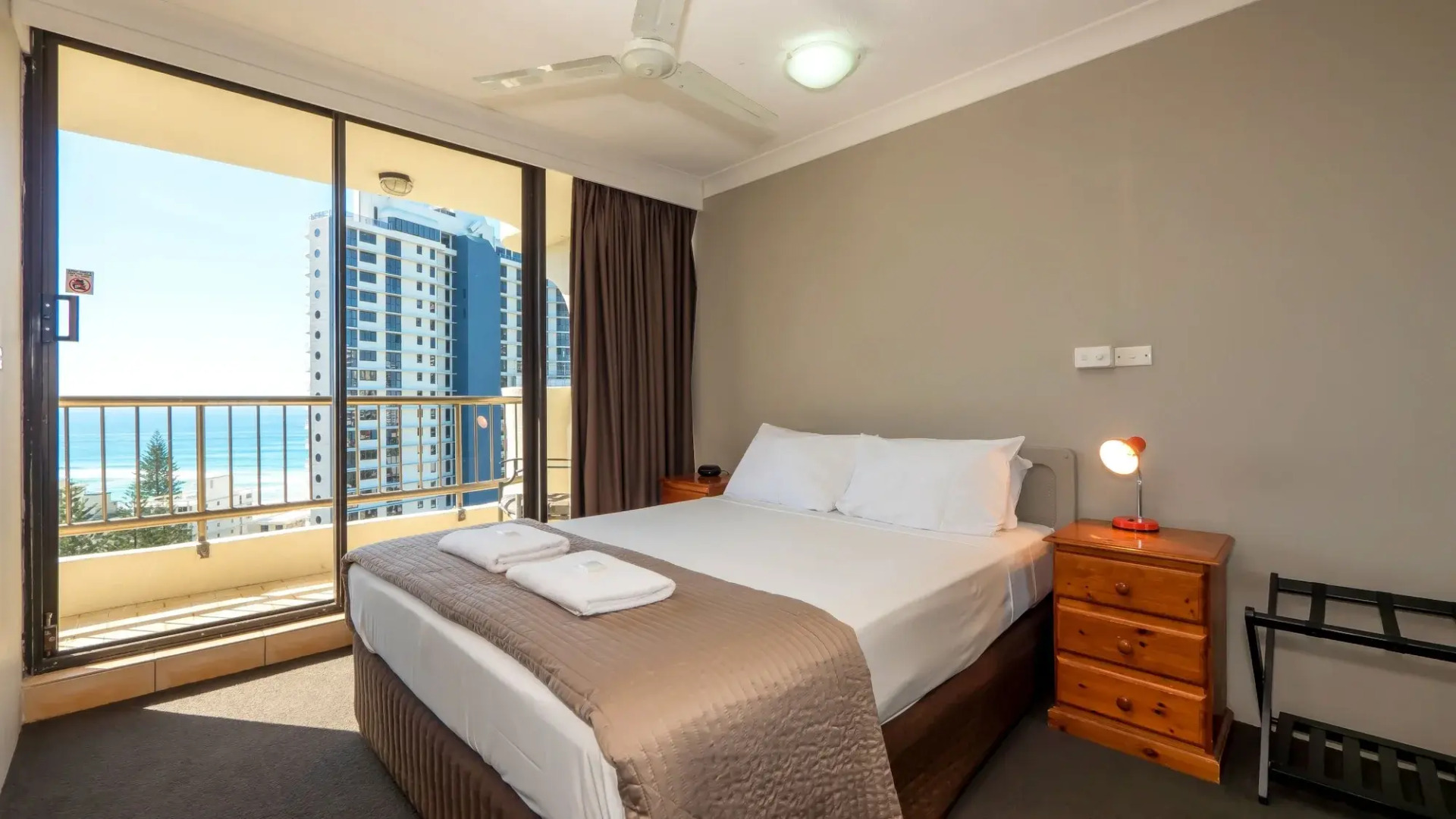 Photo - Aristocrat Apartments