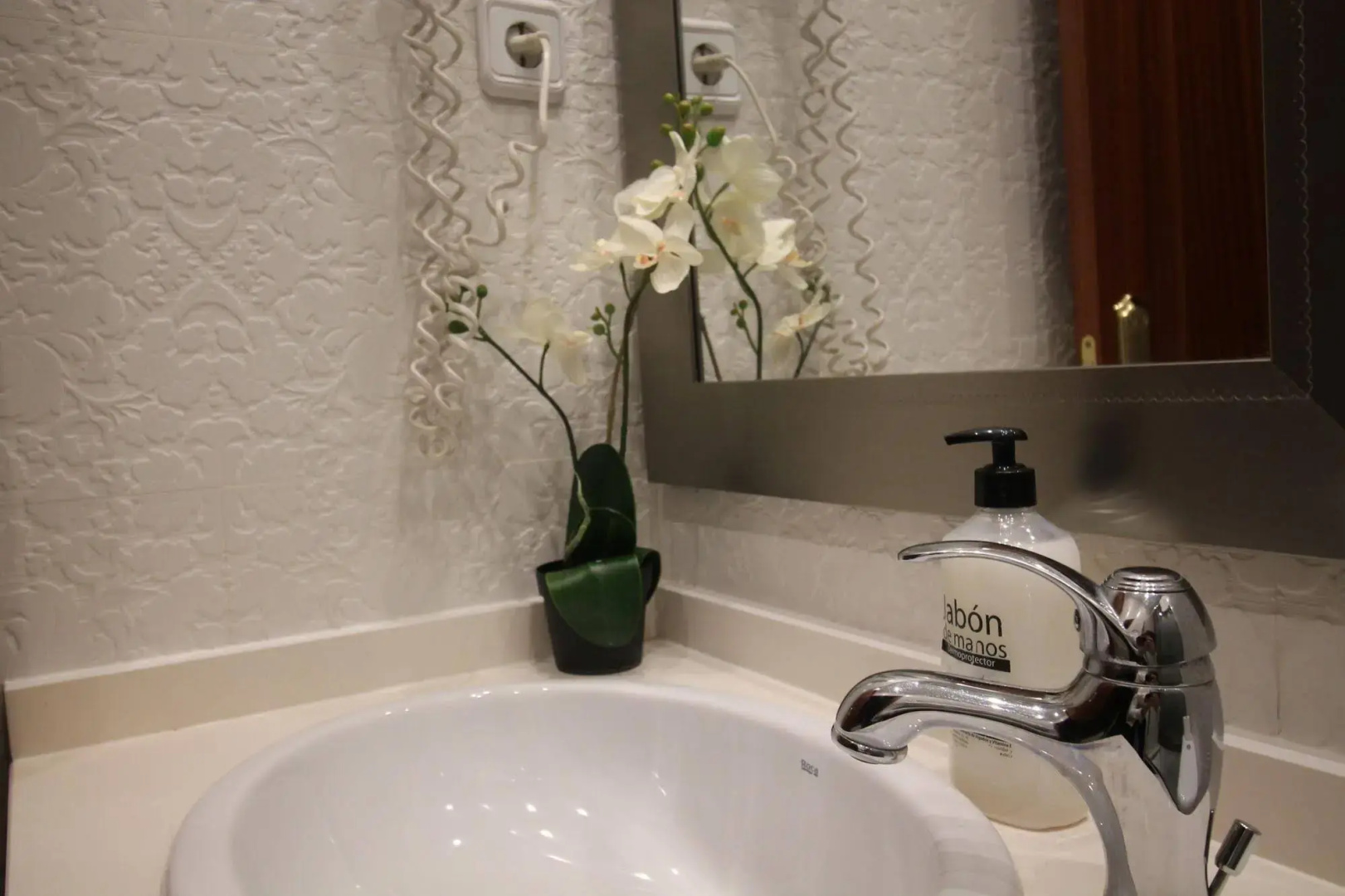 Photo - Hostal Orleans