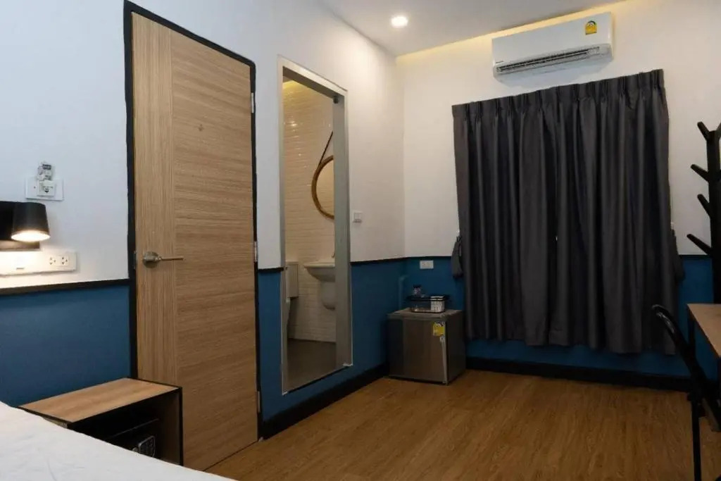 Photo - Malades House