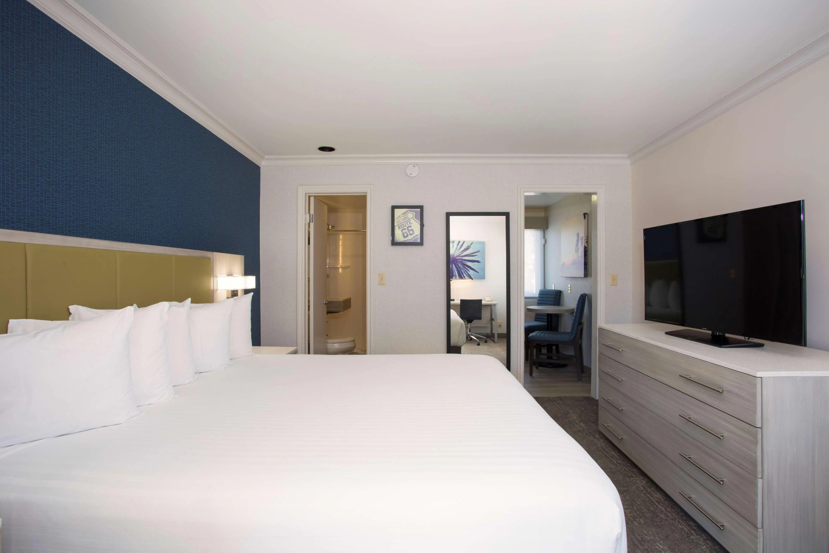 Photo - SureStay Hotel by Best Western Santa Monica