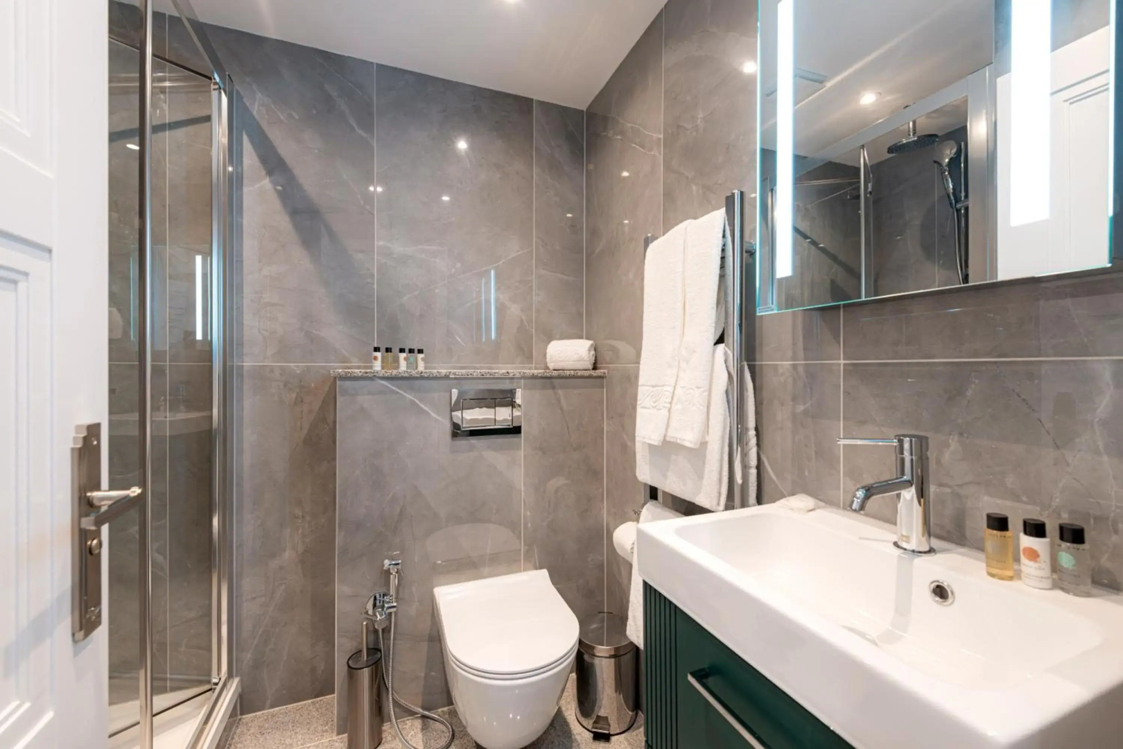 Photo - Fountain House Apartments - Hyde Park, London