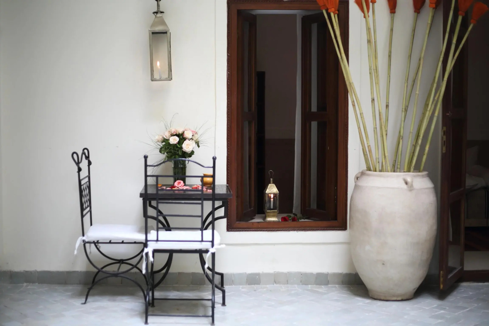 Photo - Riad white flowers