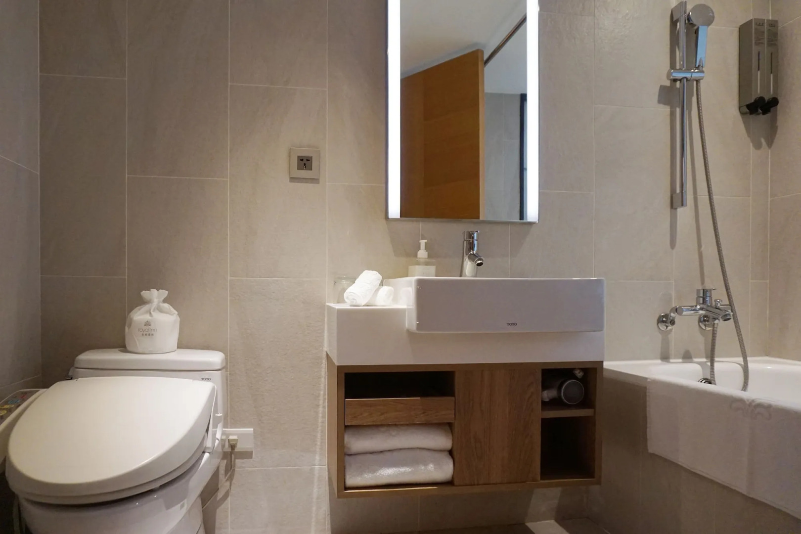 Photo - Royal Inn Taipei Nanxi - MRT Zhongshan Station