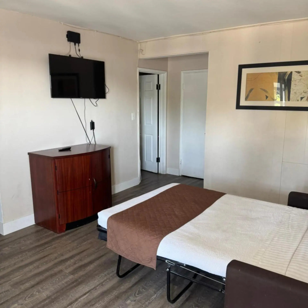 Photo - Holiday Lodge