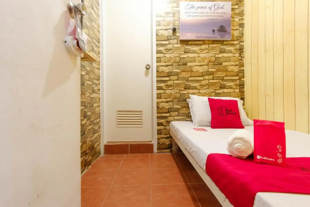 Photo - RedDoorz near OWWA Pasay