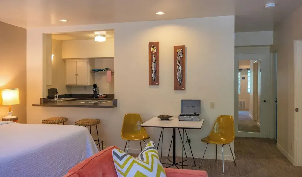 Photo - The Hideaway - 21 and Over